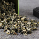 HelloYoung Yunnan Biluochun Green Tea Loose Leaf Iron Box Gift Tea Chinese Slimming Tea 80g