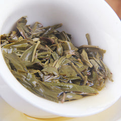 HelloYoung 100g Yunnan Menghai Sleeping Deer Mountain Sun Green Pu'er Raw Tea Cake