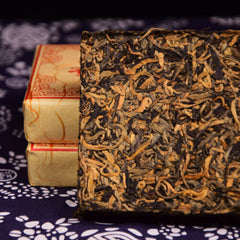 HelloYoung Fengqing Dian Hong Golden Buds Dianhong 250g Dian Hong Yunnan Black Tea Brick