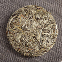 white hair silver needle Yunnan small cake moonlight white old white tea 100g