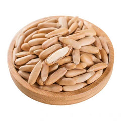 Hand-peeled pine nuts New Brazilian pine nuts Long grain large granular snack