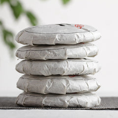 HelloYoung 50g Yunnan Pu'er Tea (Craft) Xiao Yiwu Raw Tea Cake Big Tree Tea