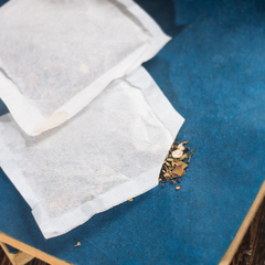 HelloYoung 150g Golden gun solid brand tea ginseng five treasure tea Yi Ben golden gun tea