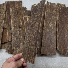 Flat Oud 4A Viet Nam Flat Agarwood 4A - Thickness 0.8mm - Big pieces 10G