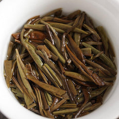 100g Yunnan Cake: Moonlight White Old White Tea with White Hair Silver Needles