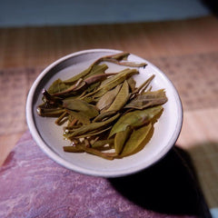 Great Value Natural High-Quality Yunnan Tea Tree King Raw Pu'er Tea Cake 357g