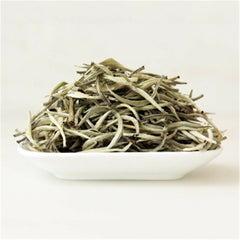 HelloYoung White Tea Loose Leaf Chinese Organic Bai Hao Yin Zhen Silver Needle Buds
