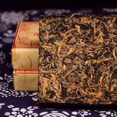 HelloYoung TeaFengqing Dian Hong Golden Buds Dianhong Dian Hong Yunnan Black Tea Brick 250g