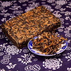 HelloYoung Fengqing Dian Hong Golden Buds Dianhong Yunnan Dian Hong Black Tea Brick 250g