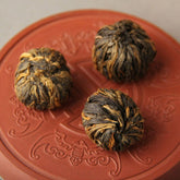 HelloYoung TeaYunnan Black Tea Fengqing Dianhong Handmade Dragon Bal Golden Ball Tea 100g
