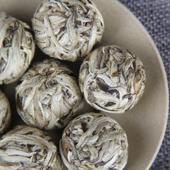 HelloYoung Yunnan Handmade Yue Guang Bai Dragon Pearl High Mountain Old Tree White Tea