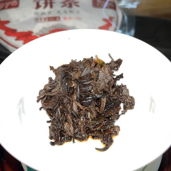 HelloYoungTea 2019 Anniversary Shu Puer Tea 357g"9978", Haiwan Tea Factory Lao Tong Zhi Pu-erh 2019年周年纪念熟普洱 357克“9978”，海湾茶厂老同志普洱茶