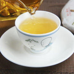 HelloYoung 100g Yunnan Old Tea Tree Red Rose Black Tea Fengqing Dian Hong Rose Tea Cake