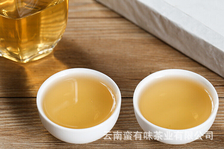 HelloYoung Yunnan Pu'er tea Lao Banzhang golden leaf raw tea 1pack of 4pieces 1bundle= 1kg