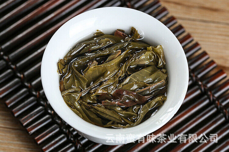 HelloYoung Yunnan Pu'er tea Lao Banzhang golden leaf raw tea 1pack of 4pieces 1bundle= 1kg