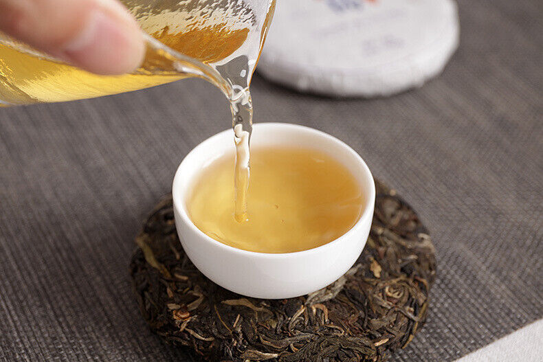 HelloYoung 100g Yunnan Pu'er Tea Small Icelandic Pu'er Raw Tea Large Tree Old Tree Tea Cake