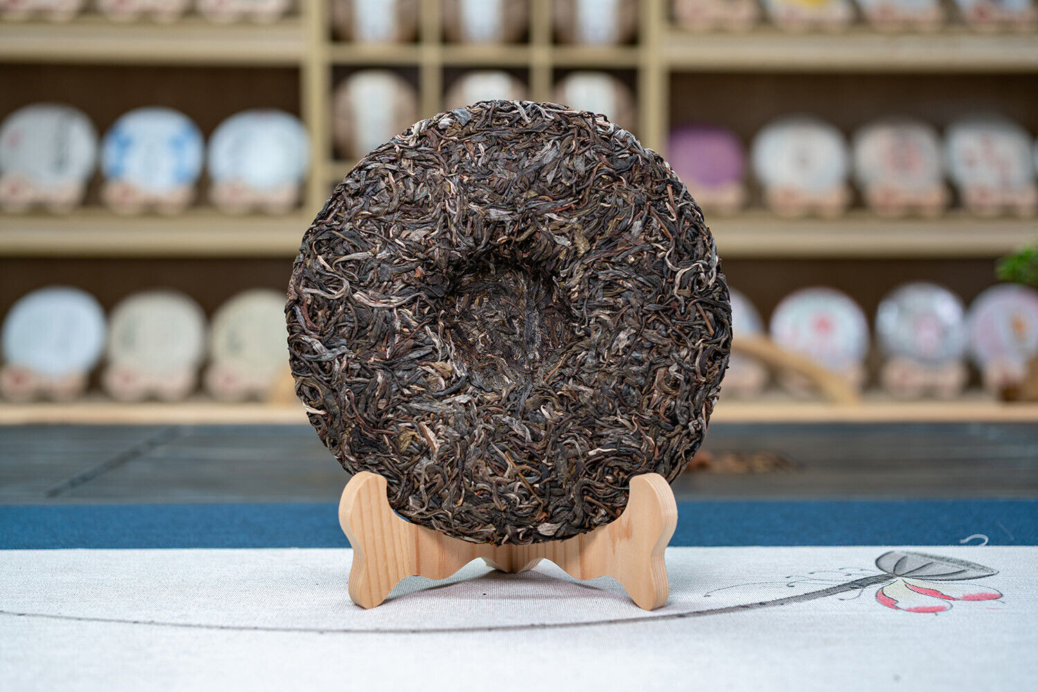 HelloYoung 357g Sleeping Deer Mountain Pu'er Raw Tea Cake Ancient Pu'er Seven Seed Cake Tea