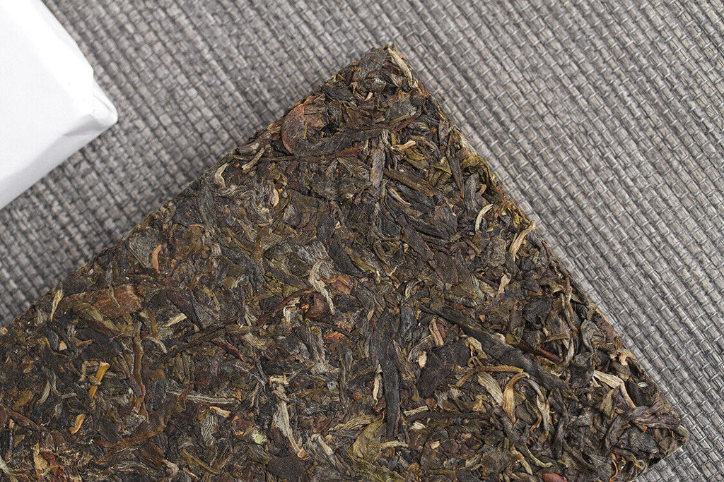 Yunnan Puerh Tea , Puerh Raw Tea Brick 200g Bright Front Spring Tea