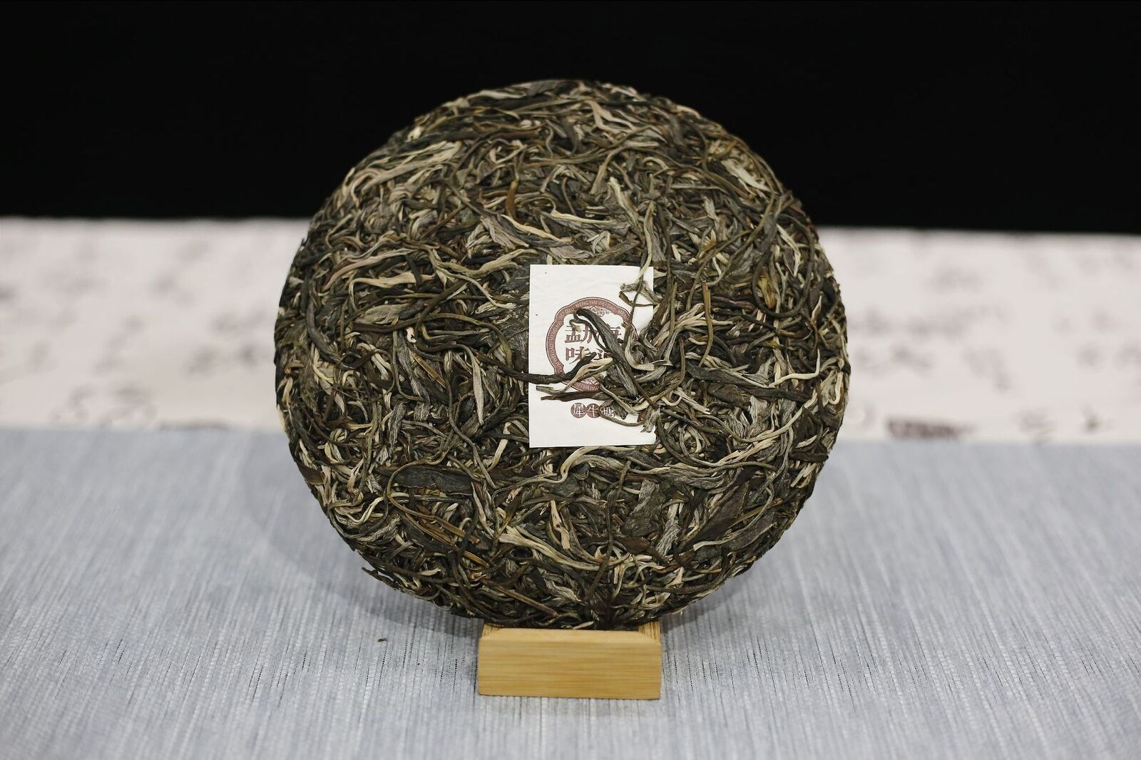 HelloYoung Rhinotang Yunnan Pu'er Tea Raw Tea Menghai Flavor Seven Seed Cake 357g/12.59oz
