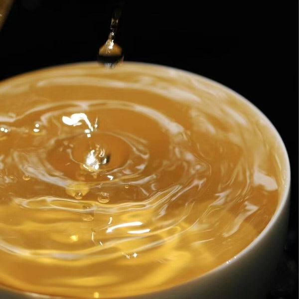 HelloYoung Yunnan Yiwu Fragrant Soup Water Soft First Spring Ancient Pu'er Raw Cake Tea357g