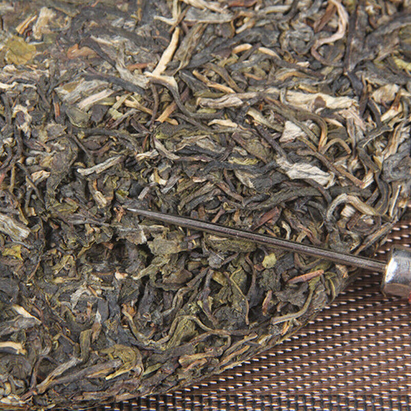 HelloYoung Iceland tree raw tea cake spring tea pure sweet new teaMengku pure tea Pu-erh