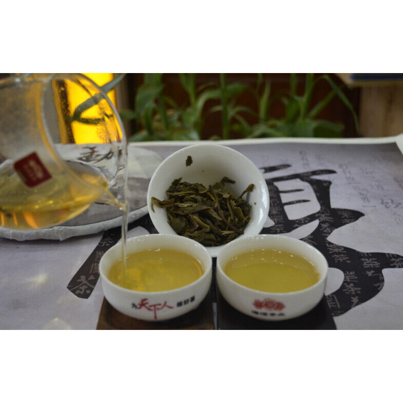 Pu-erh Tea Cake 357g/12.59oz Menghai Chun Xiao * HAIWAN Old Comrade Puer Pu'er