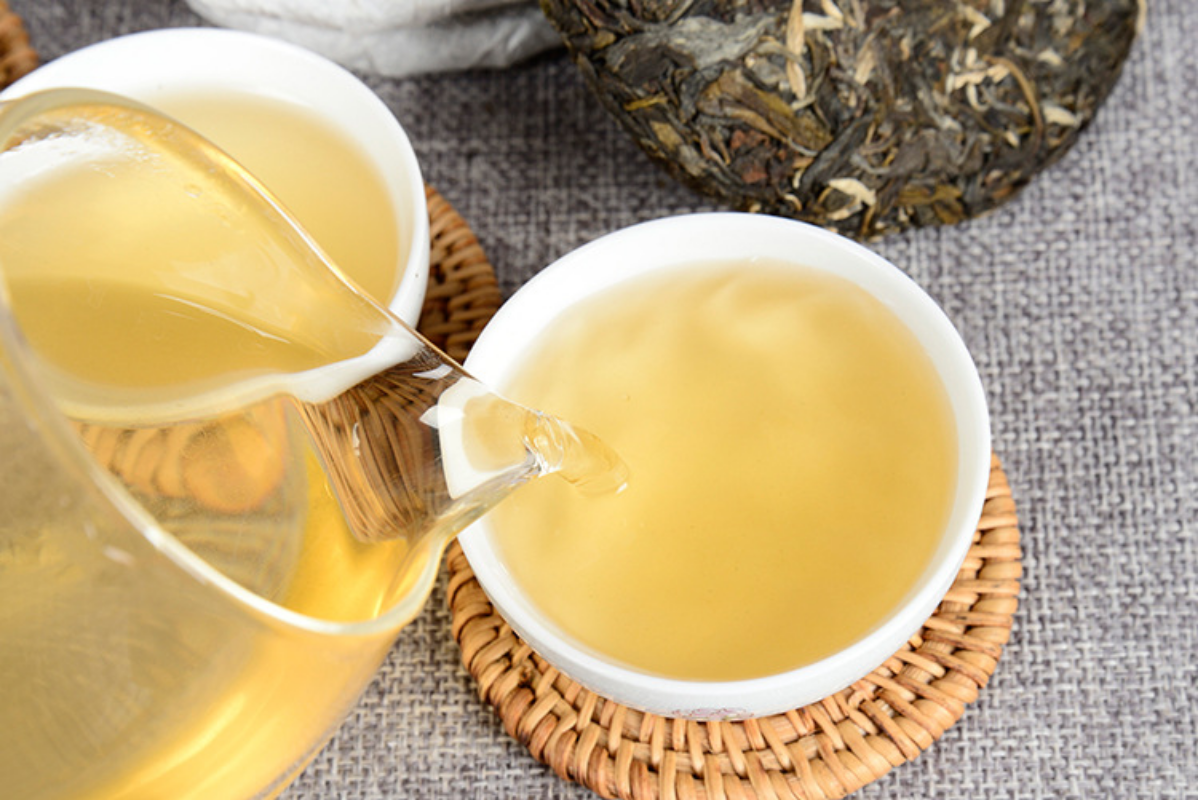 HelloYoung Yunnan Pu'er Tea 100g Icelandic Ancient Tree Raw Tea Cake Pu'er Raw Tea Cake