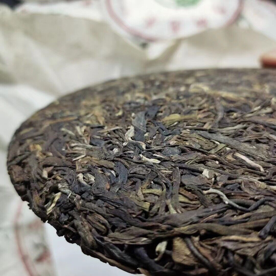 HelloYoung Yunnan Tea Seven Seeds Cake Cabbage Ancient Tree Pu'er Tea Raw Tea 357g Cake Tea