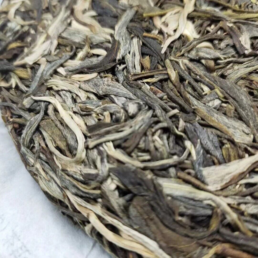 HelloYoung Yunnan Pu'er Tea He Kai Raw Tea Ancient Tree First Spring Pu'er Tea 357g