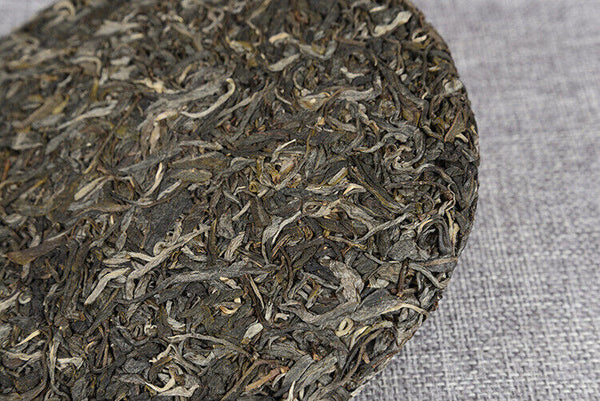 HelloYoung Yunnan Pu'er Tea 357g Icelandic Ancient Tree Raw Tea Cake