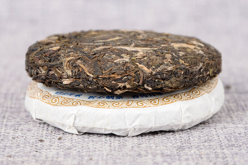HelloYoung Yunnan Pu'er Tea Leaves Yiwu Tea Cake Raw Pu'er Tea Cake 50g