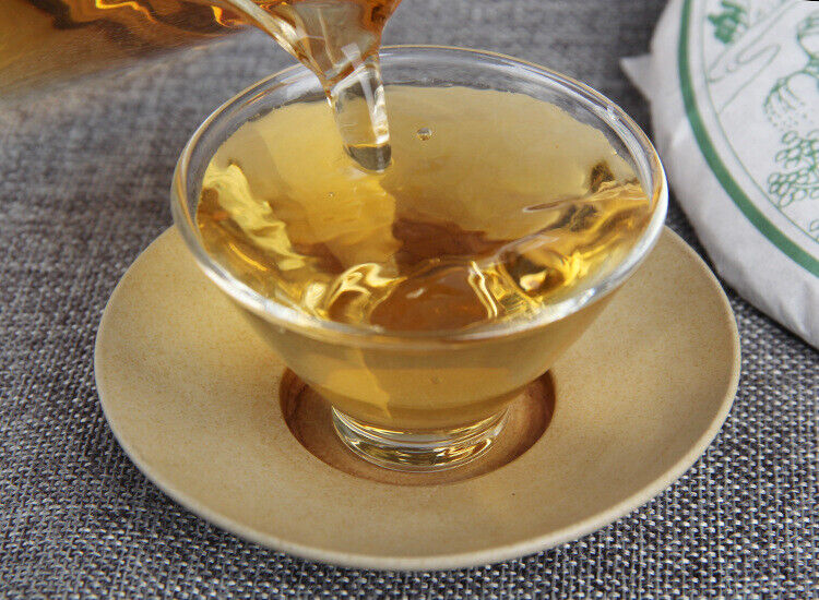 HelloYoung 357g Yunnan Tea Puerh Tea Moonlight White Cake Jingmai Mountain Arborvitae