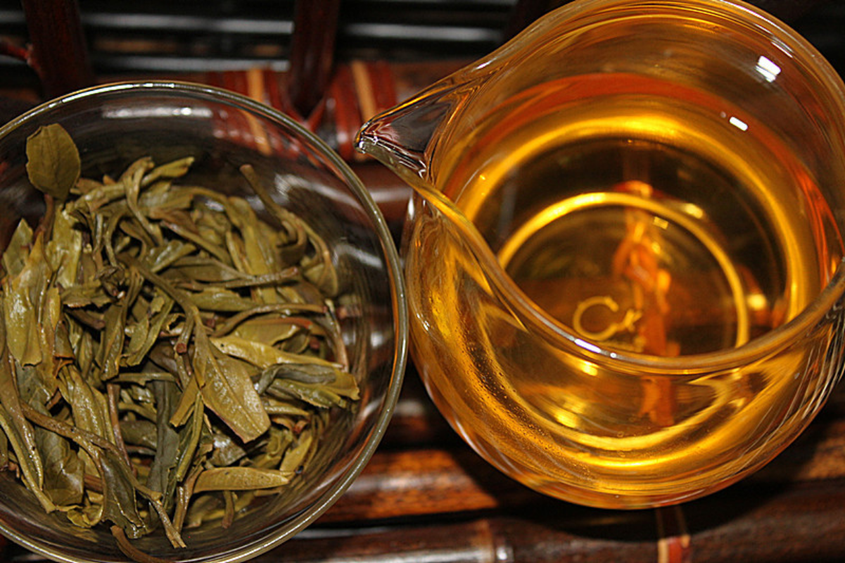 HelloYoung High Quality 357g Yunnan Pu'er Raw Tea Healthy Drink