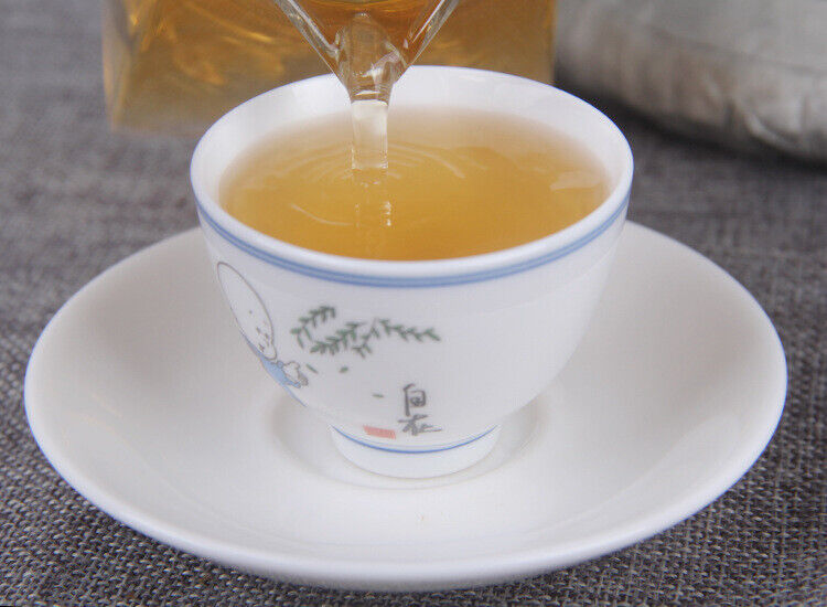 HelloYoung 357g Yunnan Pu'er Raw Tea Seven Seed Cake Tea Leaves Lincang Iceland Gold Leaf
