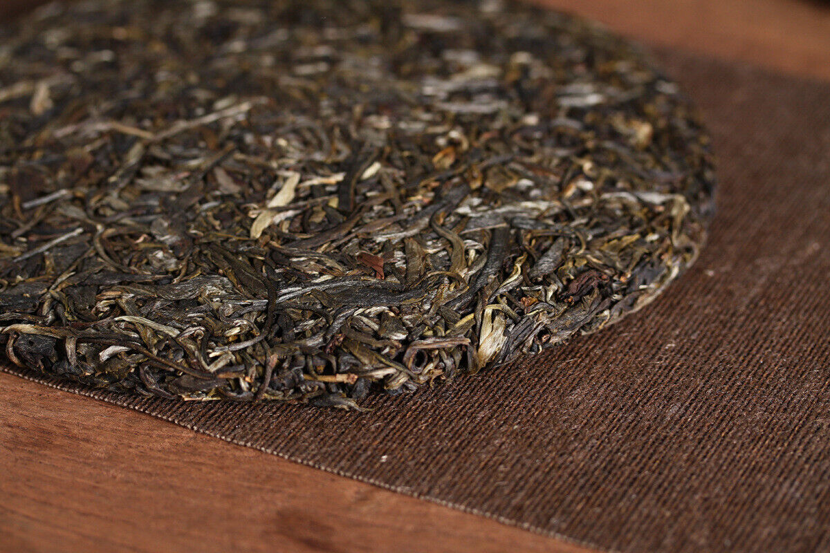 HelloYoung 357g Yunnan Pu'er Tea Bulang Mountain Raw Cake Big Old Tree Seven Seeds Cake