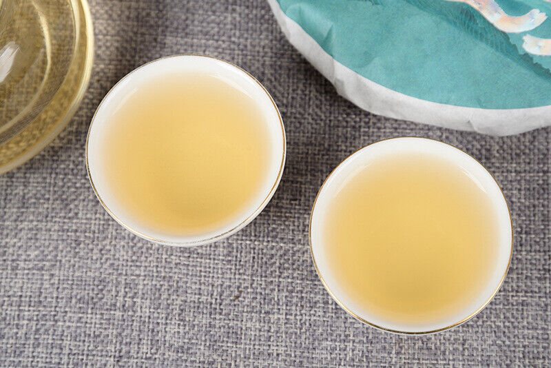 HelloYoung Icelandic Ancient Tree Raw Tea Cake 357g Yunnan Tea Cake