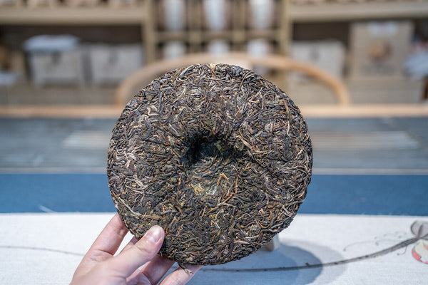 HelloYoung 357g Yunnan Pu'er Tea Raw Tea Bulang Mountain Ancient Tree Tea Cake
