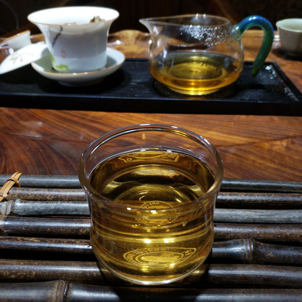 HelloYoung Menghai Old Tea Yunnan Seven Seeds Cake Chen Xiang Raw Tea 357g/12.59oz