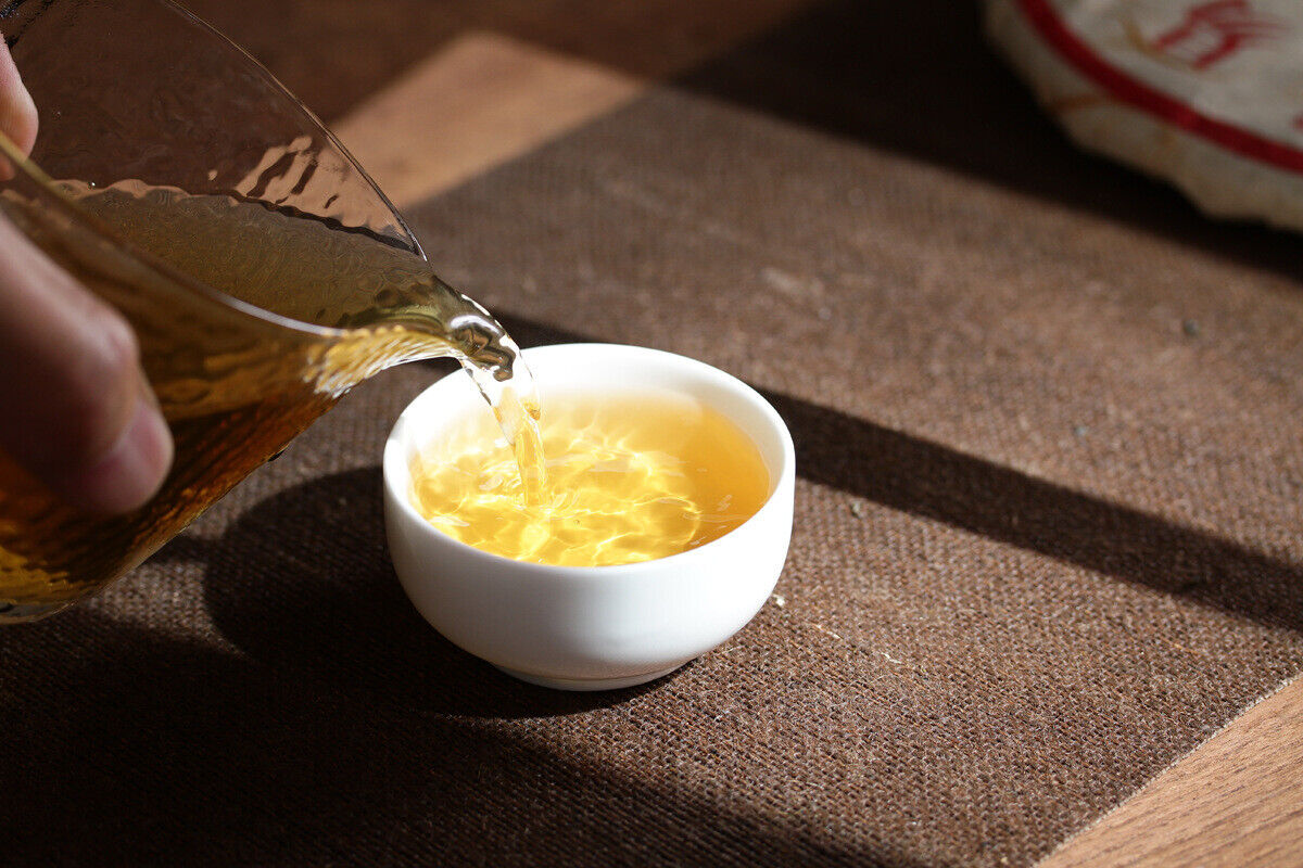 HelloYoung 357g Yunnan Pu'er tea leaves arborvitae old tree Lao Ban Zhang raw  cake tea