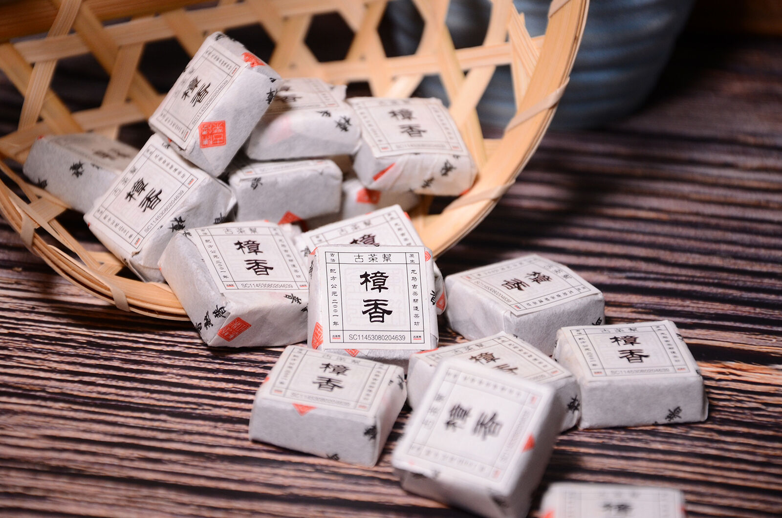 HelloYoung 500g camphor puerh ripe tea small square brick Yunnan mini small tuo Menghai tea