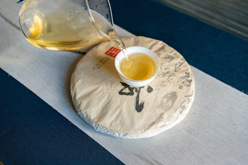 HelloYoung 357g Yiwu Zhengshan Pu'er Raw Tea Cake Yunnan Ancient Pu'er Seven Seed Cake Tea