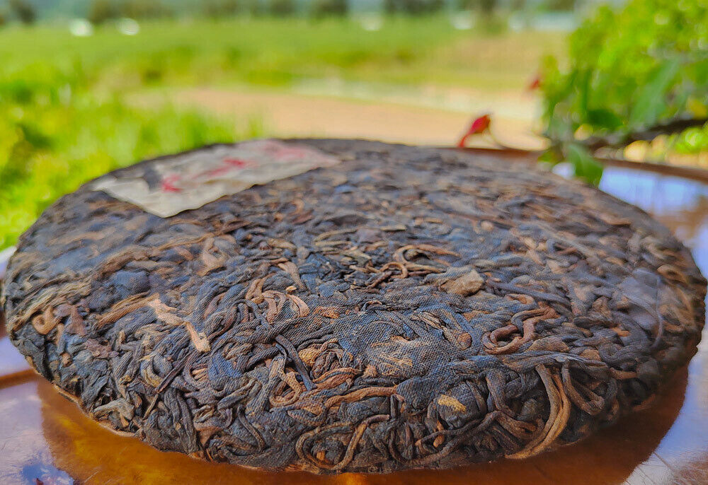 HelloYoung Ripe Puerh Tea Yunnan Aged Ripe Puerh Yiwu Old Tree Tea Cake Hong Jin Yin
