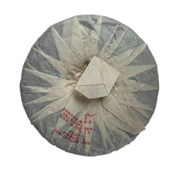 HelloYoung 357g Yunnan Yiwu Aged Ancient Tree Raw Pu'er Tea Cake 易武正山357g普洱茶饼