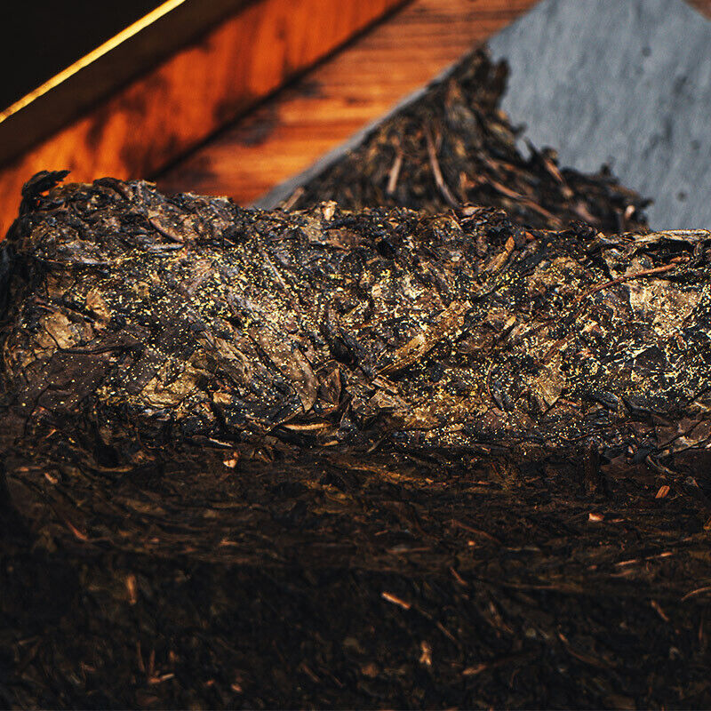 HelloYoung 450g Hunan Anhua black tea hand-built por brick tea golden flower black aged tea