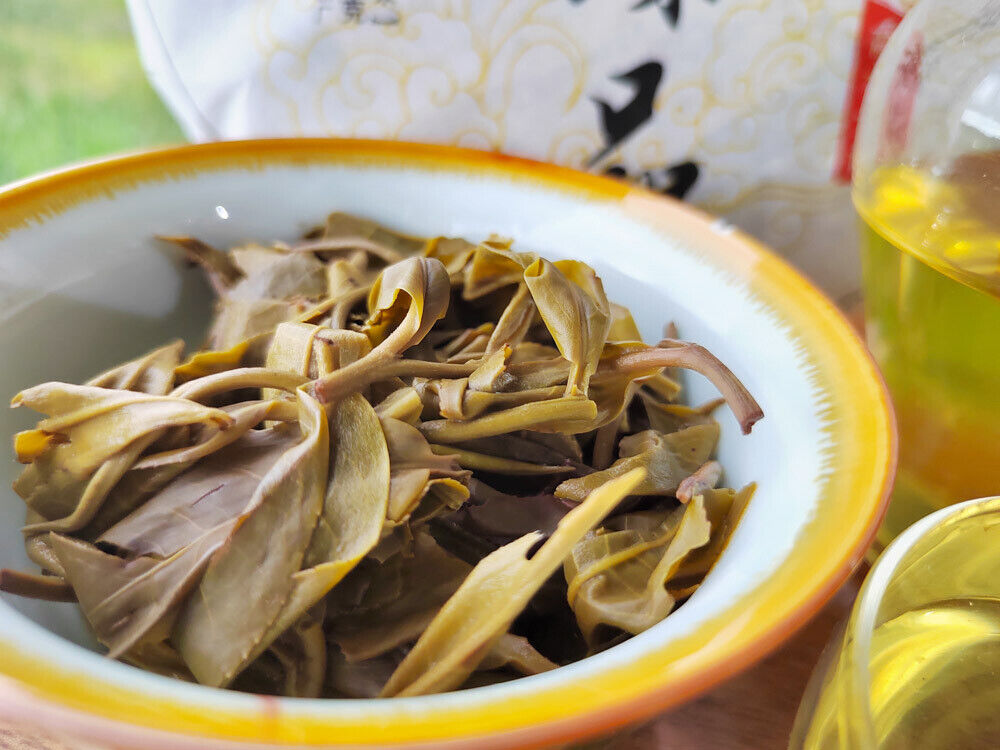 HelloYoung 357g Yiwu Pu'er Tea Ancient Tree Pu'er Raw Tea Cake Yunnan Qizi Cake Pu'er Tea