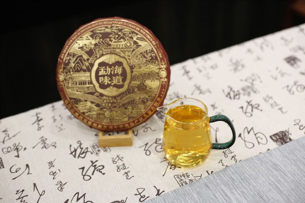 HelloYoung Rhinotang Yunnan Pu'er Tea Raw Tea Menghai Flavor Seven Seed Cake 357g/12.59oz
