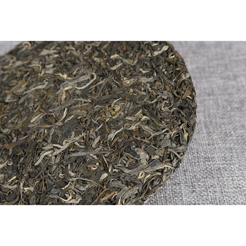 HelloYoung Spring Green Tea Icelandic Ancient Tree Tea 357g Yunnan Pu'er Tea Early