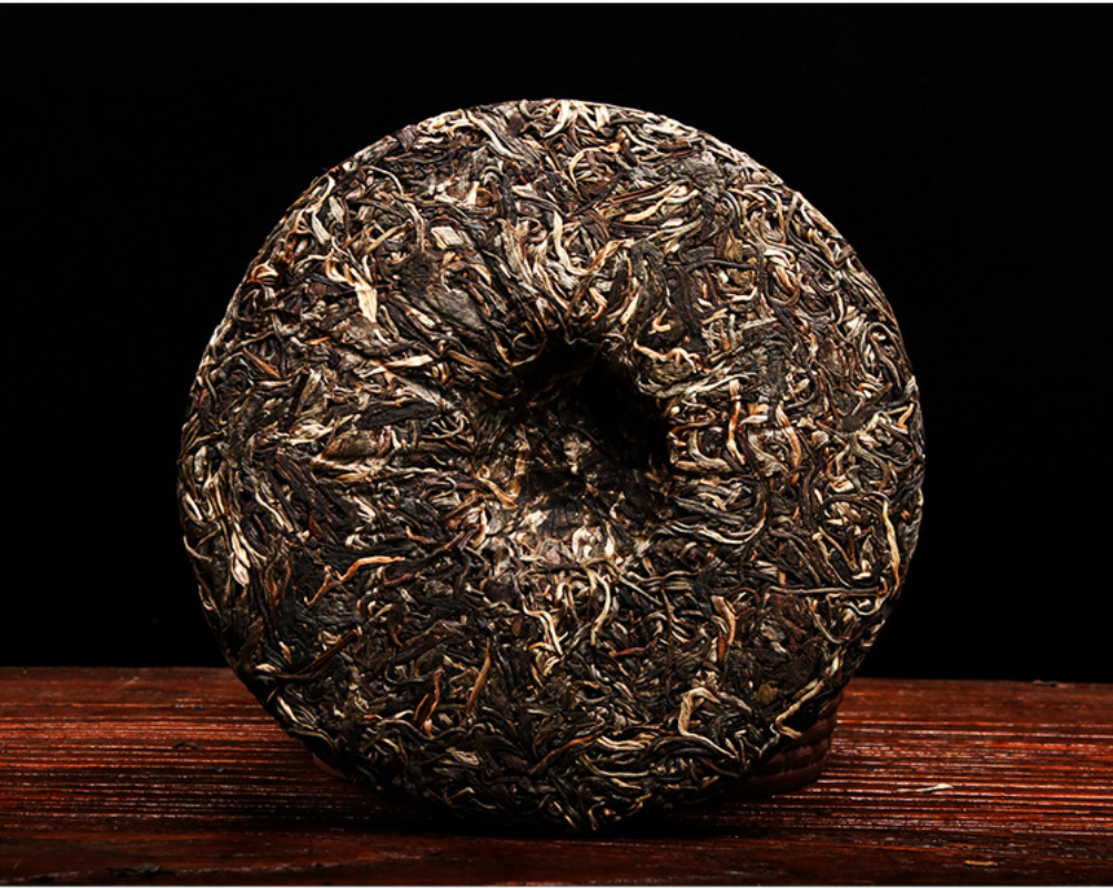 HelloYoung 357g Yunnan Pu'er Tea Raw Tea Da Xueshan Lincang Ancient Tree Arborvitae