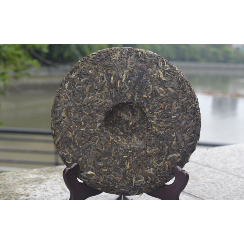 Pu-erh Tea Cake 357g/12.59oz Menghai Chun Xiao * HAIWAN Old Comrade Puer Pu'er