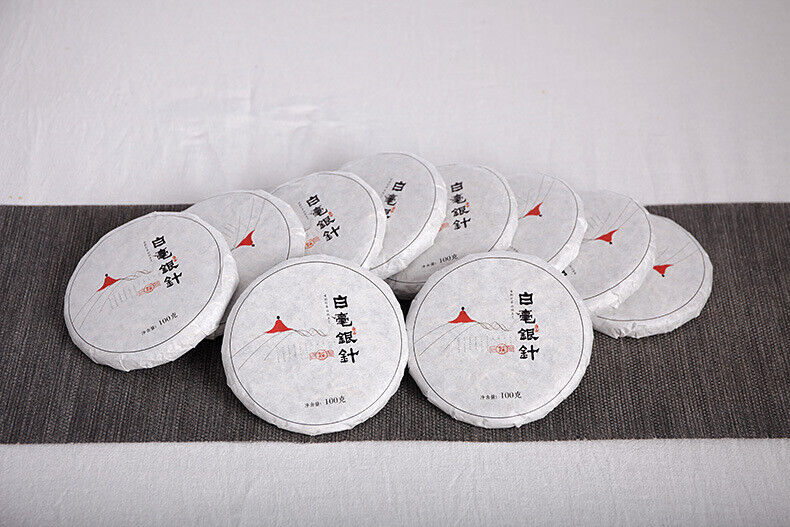 Baihao Silver Needle Yunnan Small Cake. Moonlight White Old White Tea. 100g.